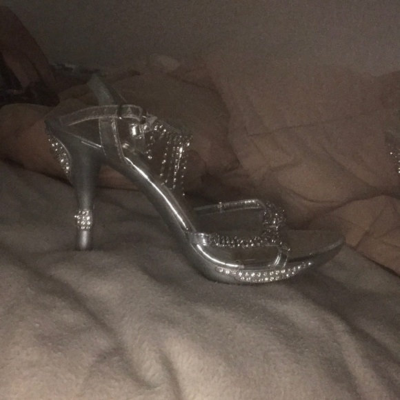 Heels - Picture 2 of 3